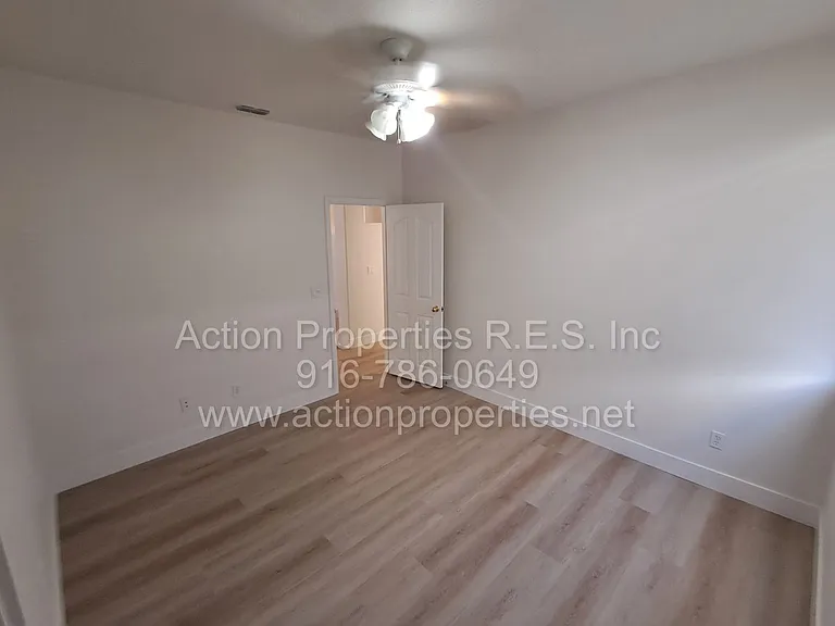 6145 Crater Lake Dr — Photo 10