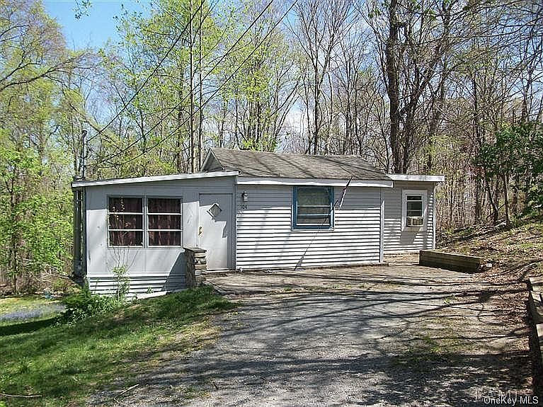 1st image of 104 Larch St