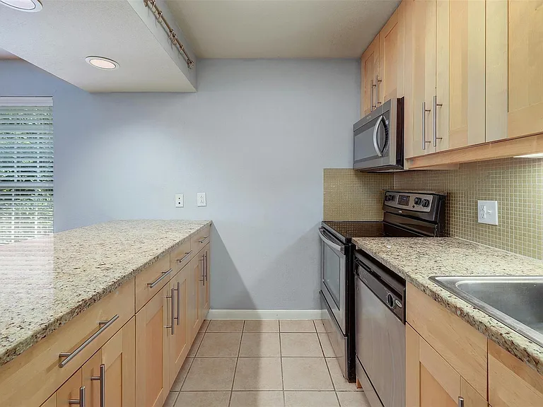 7685 Northcross Dr #624 — Photo 13