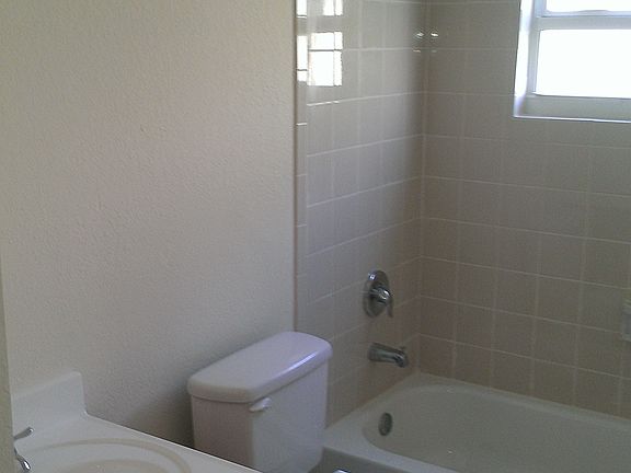 4th image of 4050 Winchester Ln