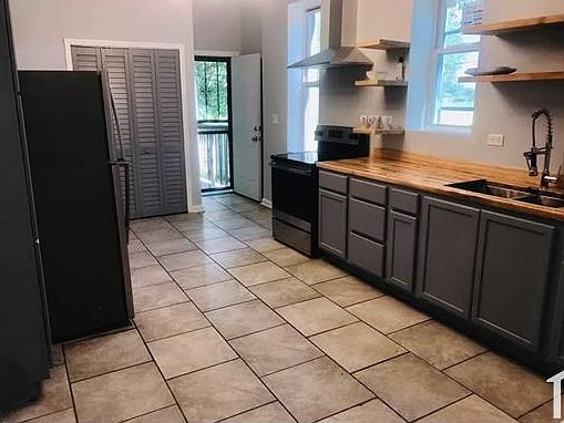 4th image of 9139 S Buffalo Ave #2