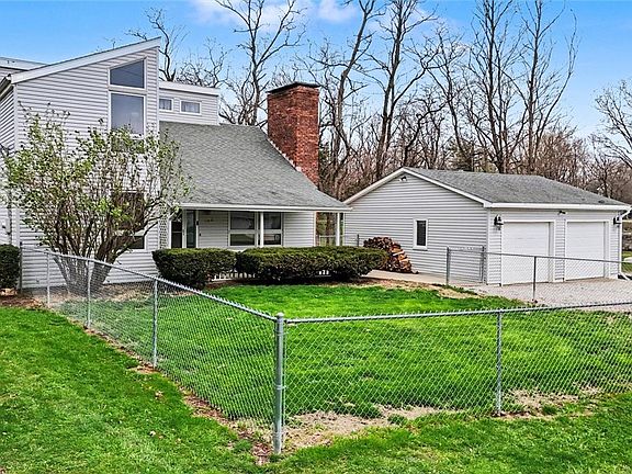 3rd image of 304 Eagle Bluff Dr