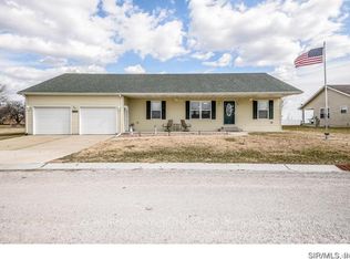 390 College St, Alhambra, IL 62001