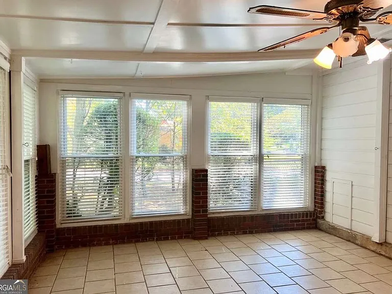 2560 Wood Valley Dr — Photo 15