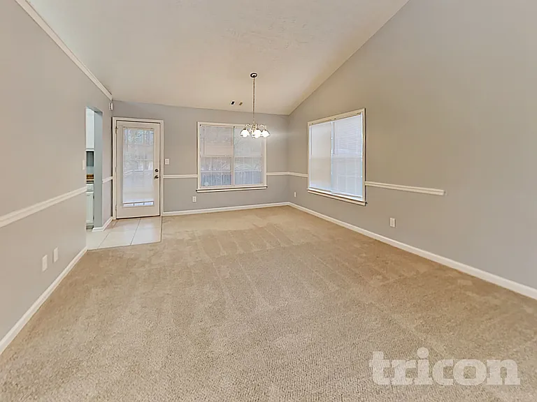 641 Delay Way — Photo 3