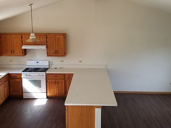 Open Concept Main Floor Living, Dining & Kitchen