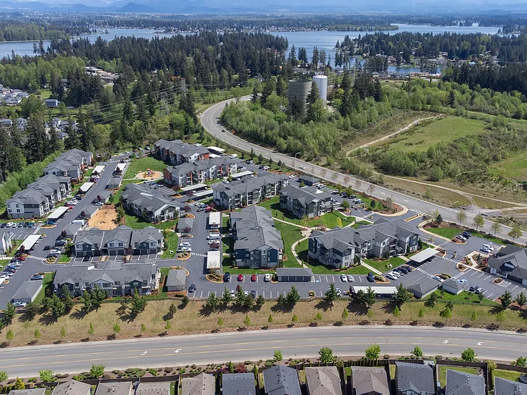 Four Lakes Apartment Homes — Photo 10