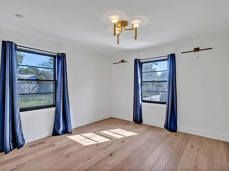 313 James Ave — Photo 43