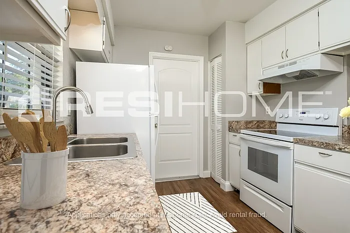 159 Beverly Dr — Photo 3