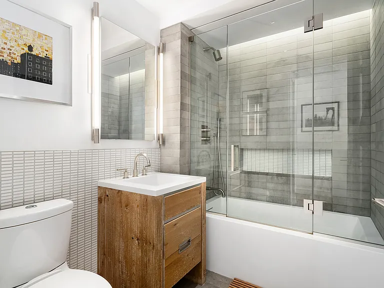 211 E 13th St #PHC — Photo 9