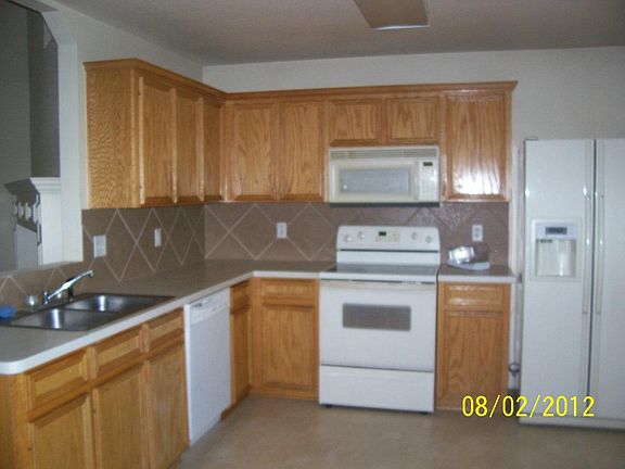 3rd image of 3901 Thunder Creek Dr