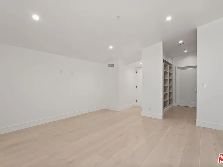 734 Indiana Ave — Photo 10