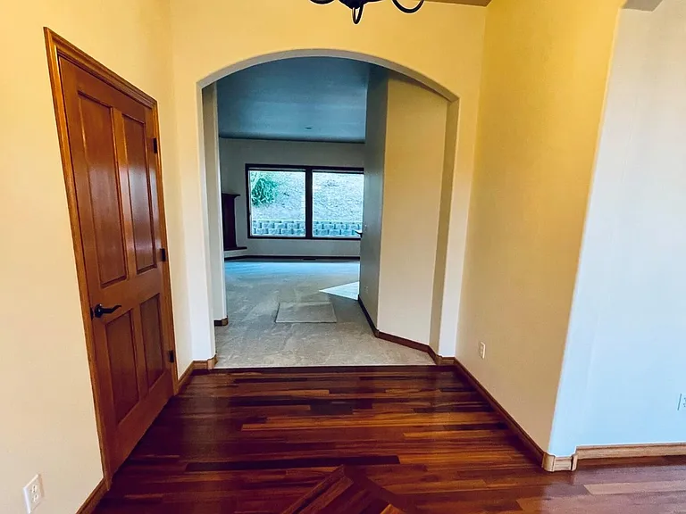 5805 Englewood Ave — Photo 8