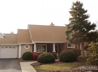 1018 Saddlebrook Dr, Hendersonville, NC 28739