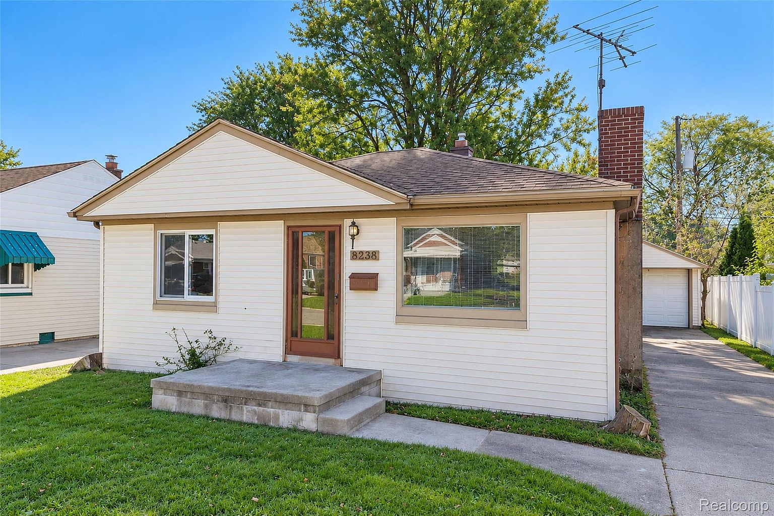 8238 Kaltz St, photo 3