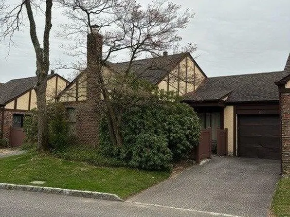 60 Quail Run Drive #60, Deer Park, NY 11729