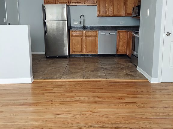 2nd image of 320 Beach Ave #B