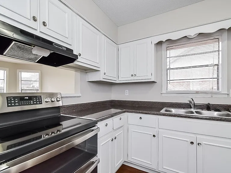 7371 Hollorn Ln — Photo 6