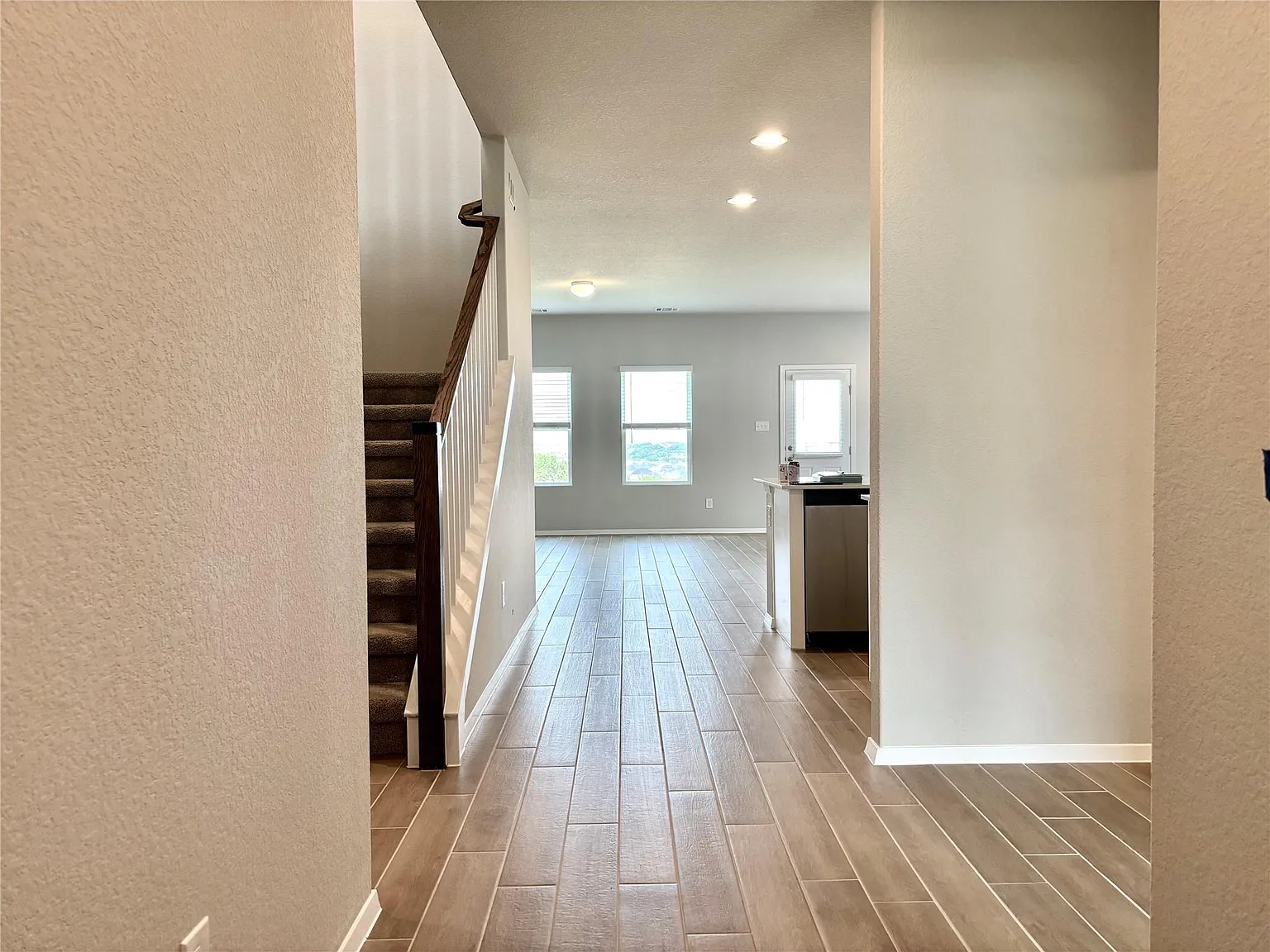 5 bed, 3.0 bath, 2508 sqft, $2,800 — Photo 3