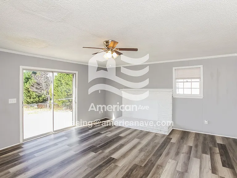 4784_003_wm_-_living_room_13466817.jpg