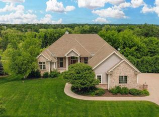 W291N4300 Prairie Wind Cir N, Pewaukee, WI 53072
