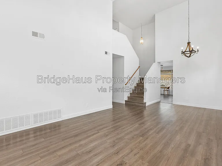 953 Gallery Dr — Photo 7