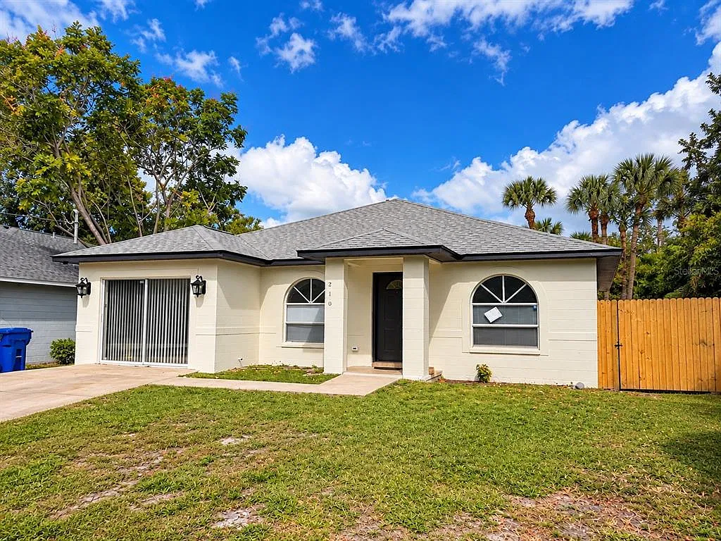 4 bed, 2.0 bath, 1584 sqft, $1,900 — Photo 1