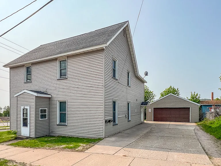 1102 Champion St — Photo 1