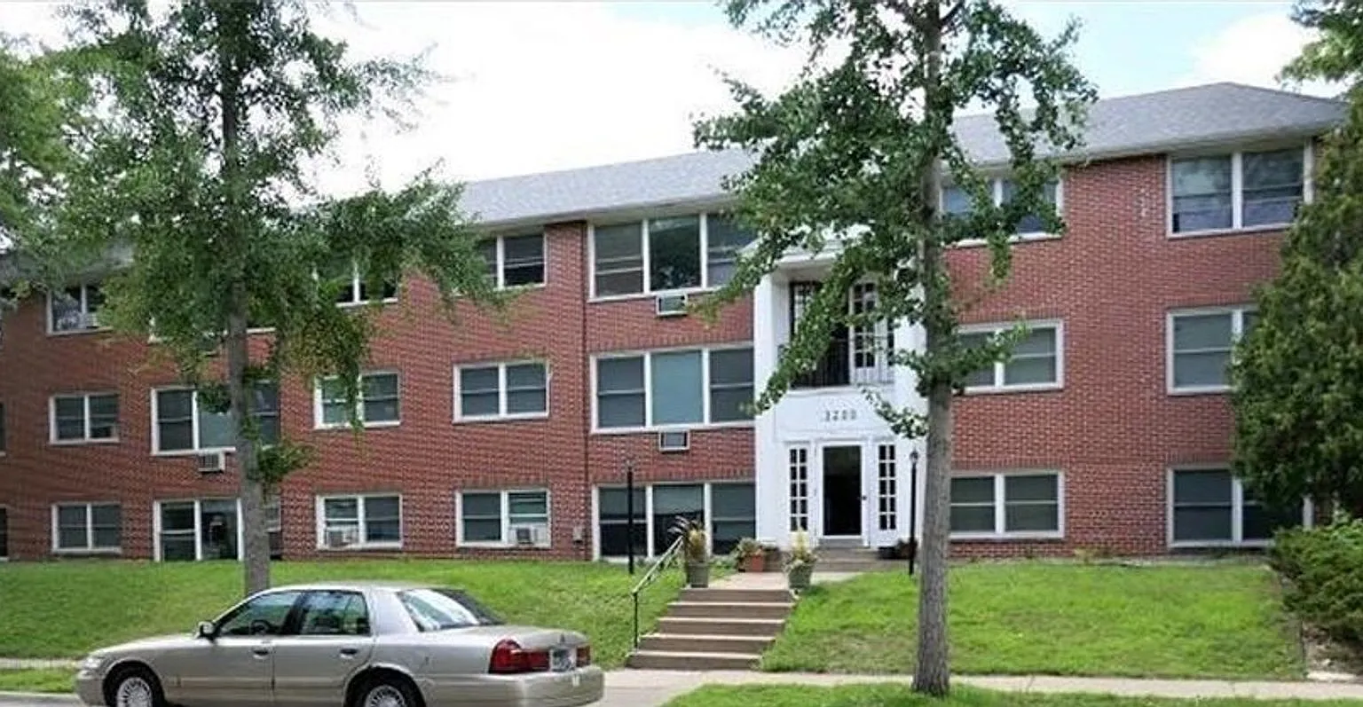 Emerson Apt — Photo 1