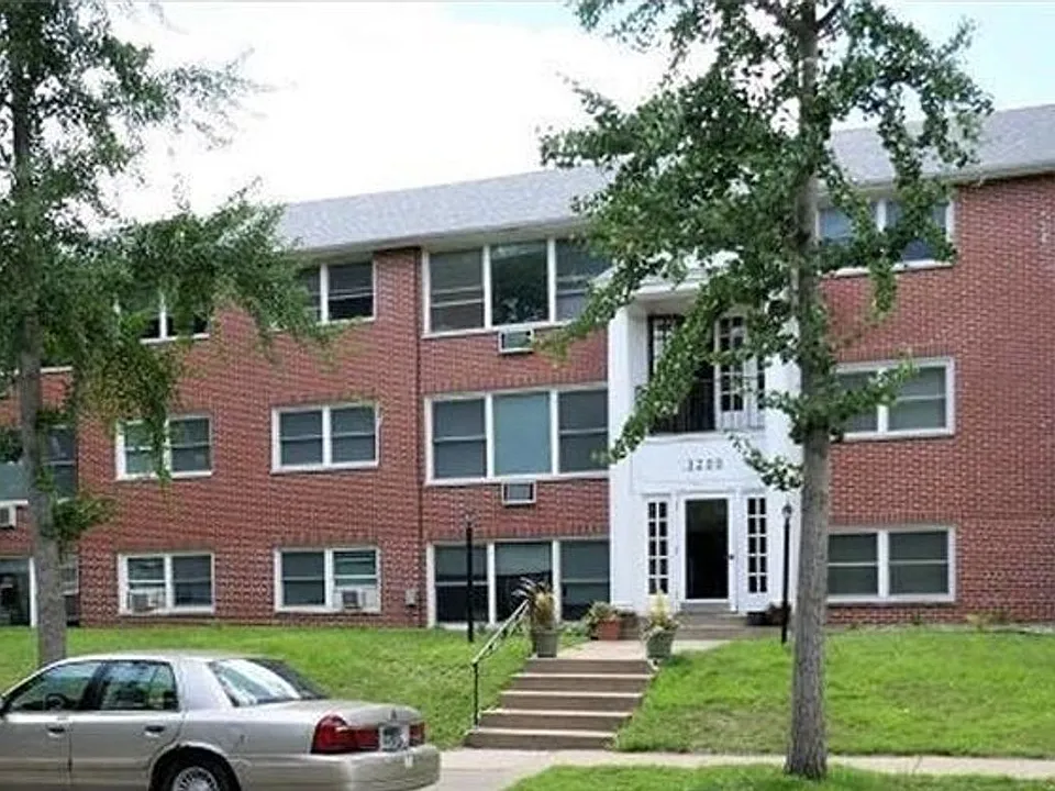 3200 Emerson Ave S