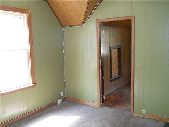 5th image of 1129 W Lexington Ave