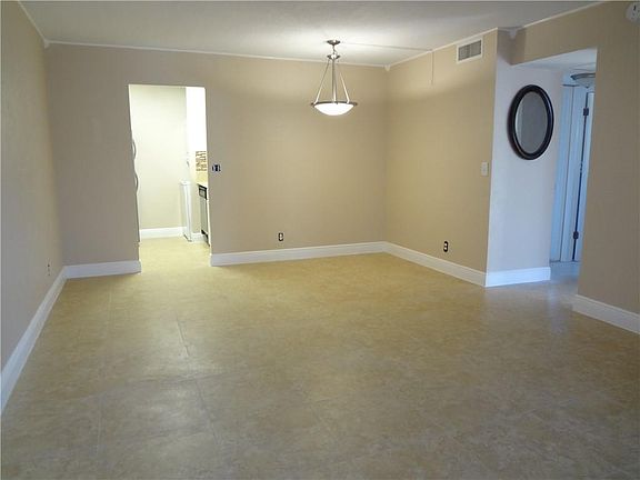 2nd image of 10009 Twin Lakes Dr