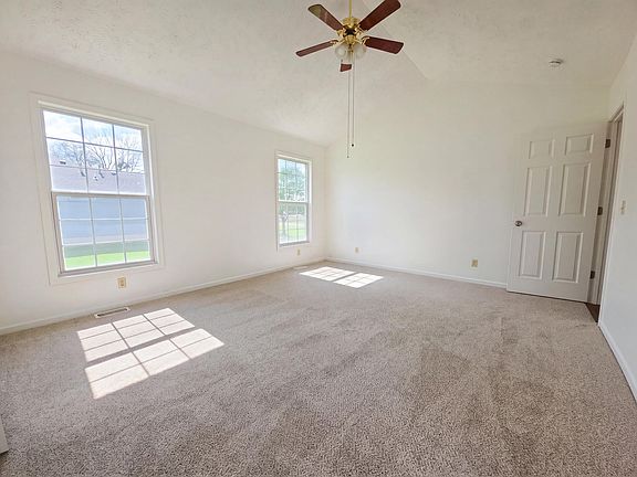 4th image of 215 W Gano Chance Dr