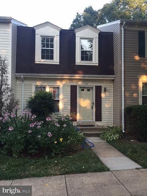 1st image of 210 Sherwood Ct