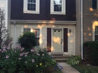 210 Sherwood Ct, Sterling, VA 20164