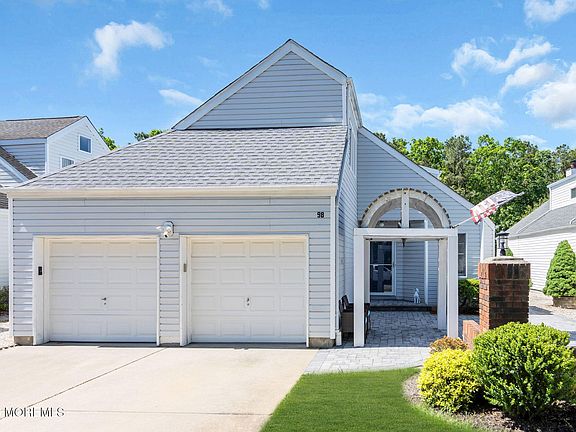 4th image of 98 Longwood Drive