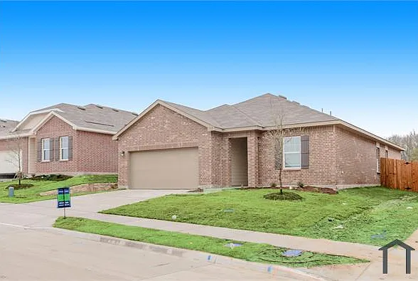 761 Richmond Dr — Photo 2