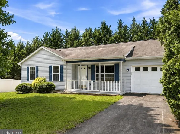 42 Pacific Blvd, Hedgesville, WV 25427