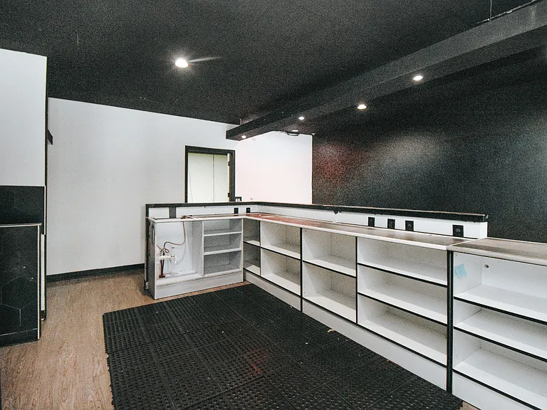 5212 N Navarro St — Photo 8