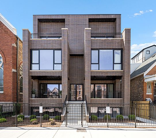 1st image of 2023 W Augusta Blvd #3W