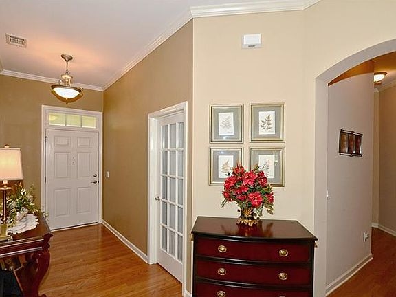 3rd image of 207 Brookview Pl