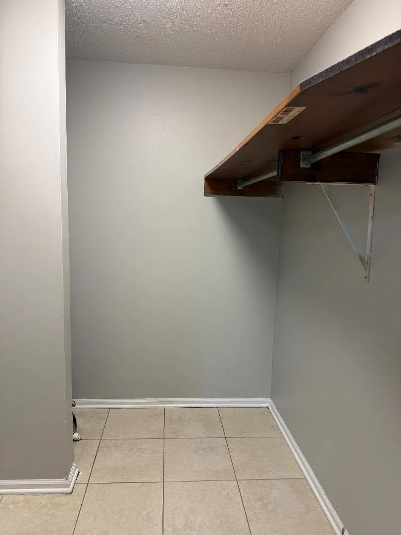 3960 Bradford Ct - 3960-A — Photo 2