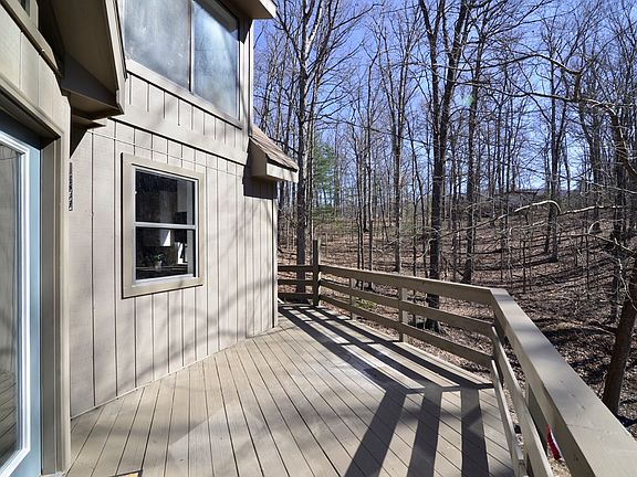 4th image of 476 Old Oak Ln