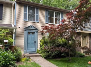 2331 Middle Creek Ln, Reston, VA 20191