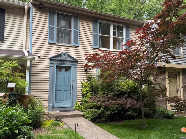 2331 Middle Creek Ln, Reston, VA 20191