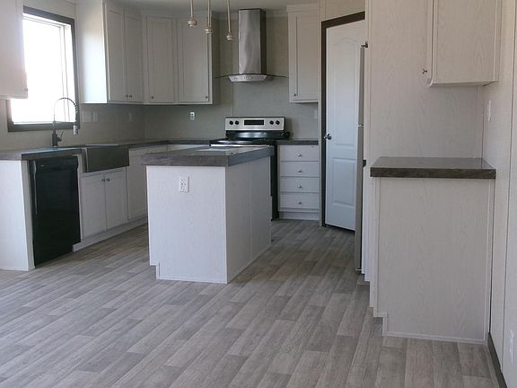 3rd image of 129 Pineland Ave #153