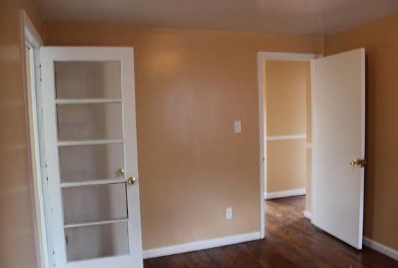3rd image of 8059 Ward St