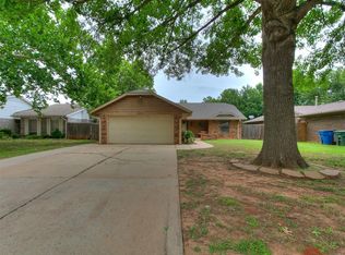 1221 Val Genes Rd, Edmond, OK 73003