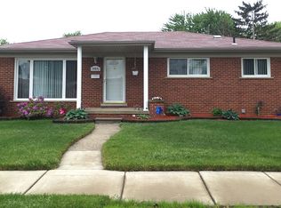 28816 Palm Beach Dr, Warren, MI