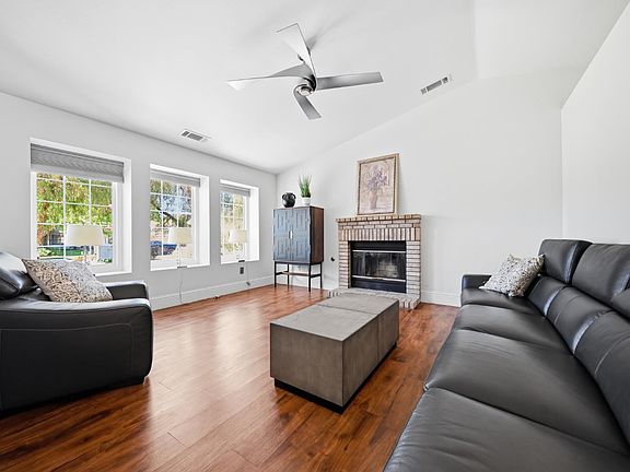 3rd image of 1843 Brookside Dr